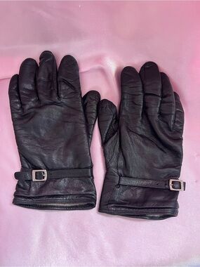 Coach Black Leather Women’s Gloves with Buckle Detail